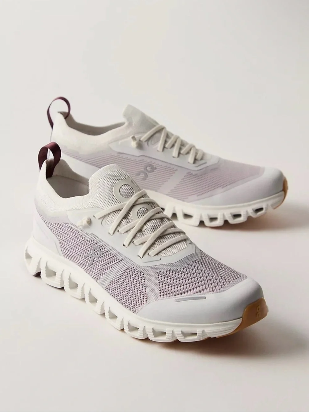 NIN On Cloud 6 Versa Sneakers ice maroon